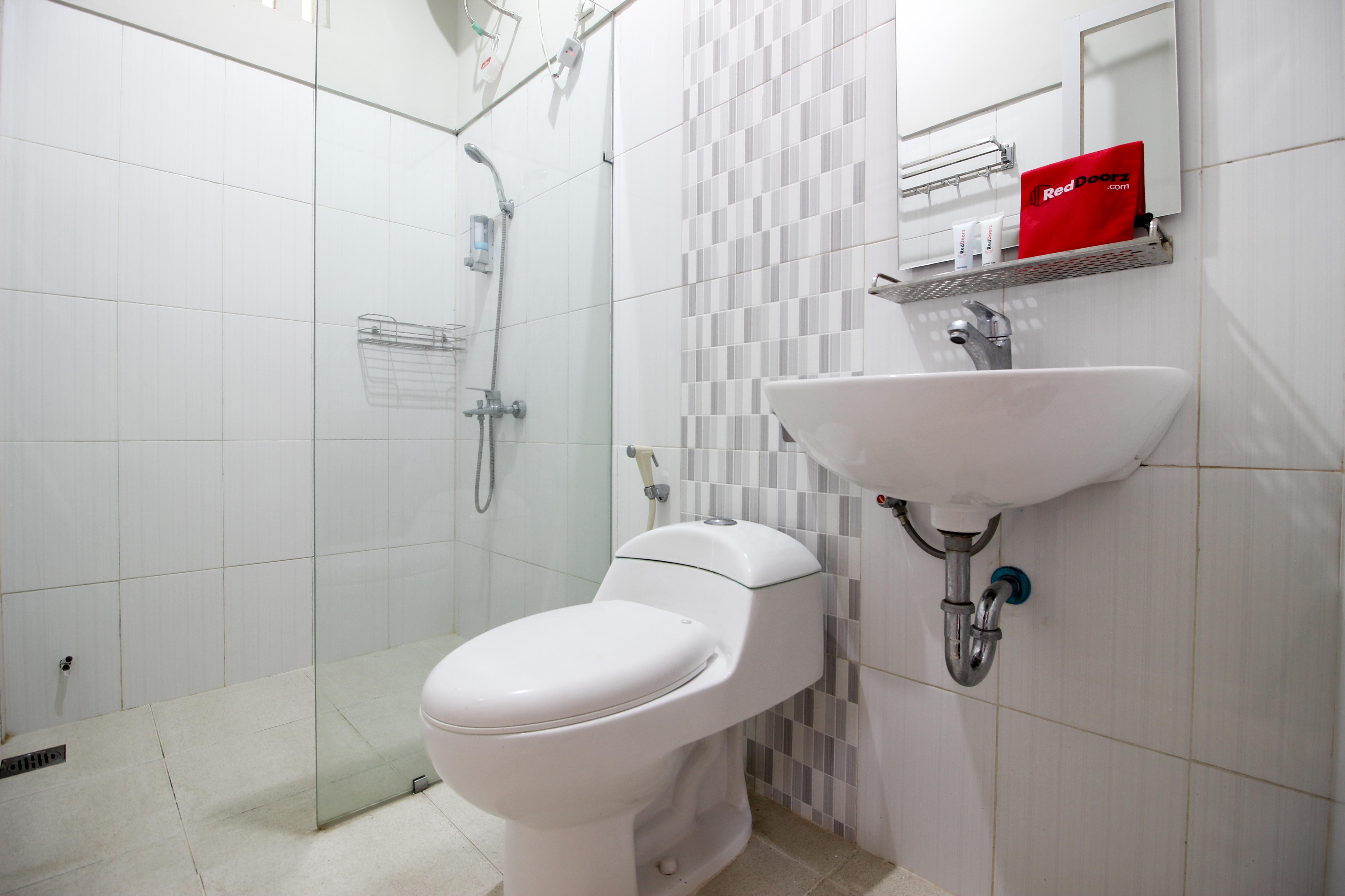 Reddoorz Plus Near Upn Jogjakarta 2 Maguwo Екстериор снимка