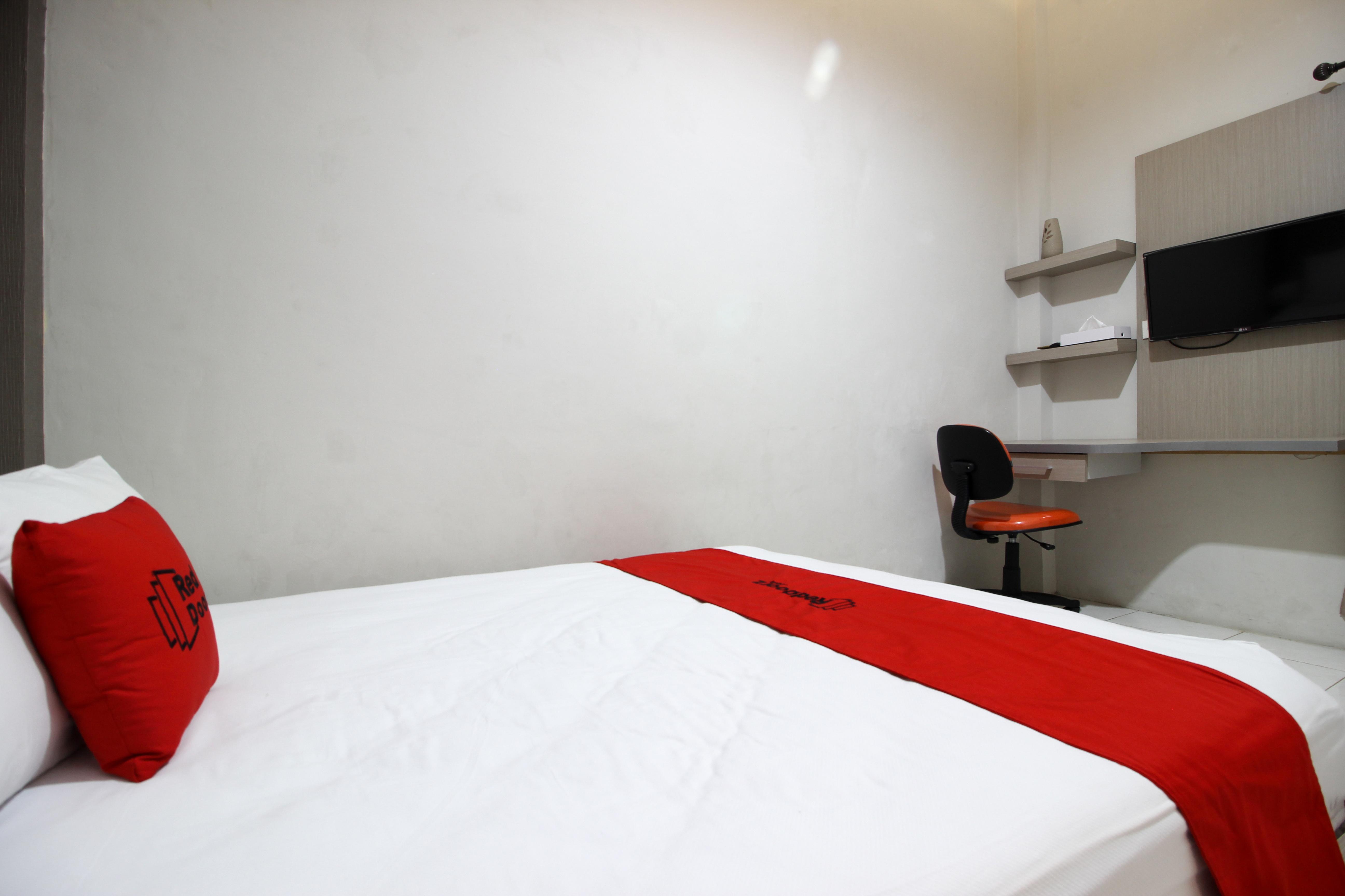 Reddoorz Plus Near Upn Jogjakarta 2 Maguwo Екстериор снимка