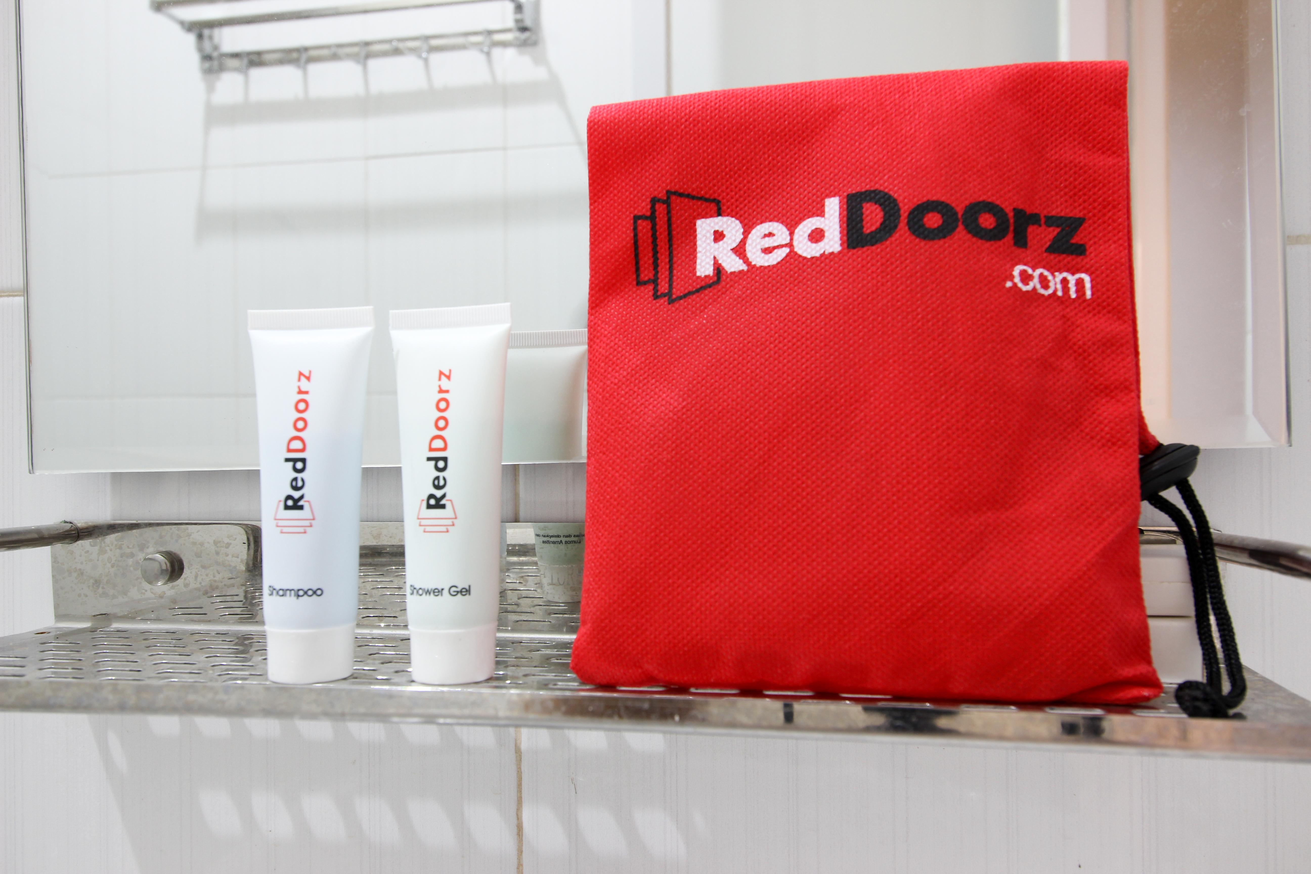Reddoorz Plus Near Upn Jogjakarta 2 Maguwo Екстериор снимка