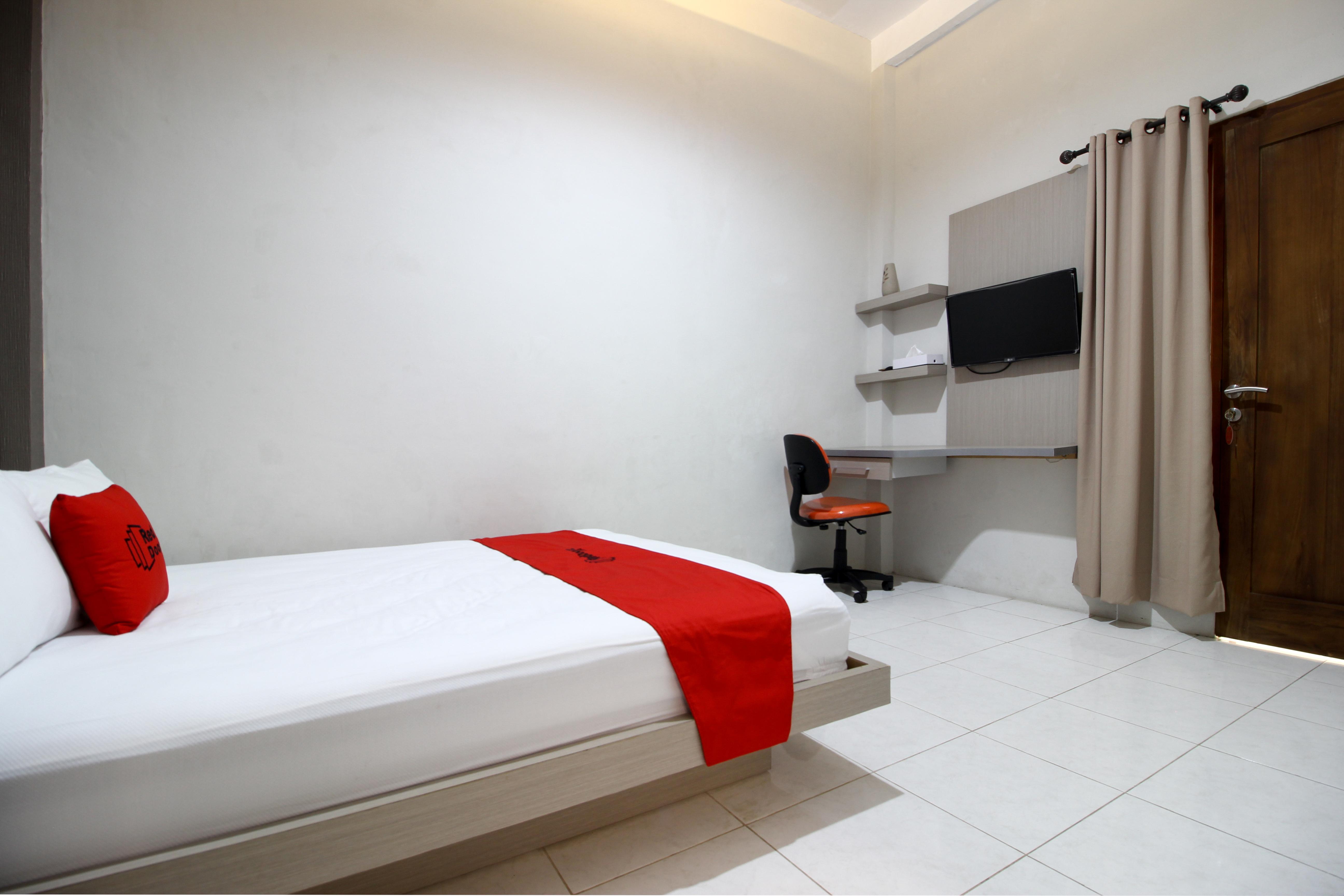 Reddoorz Plus Near Upn Jogjakarta 2 Maguwo Екстериор снимка