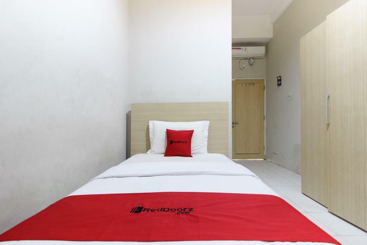 Reddoorz Plus Near Upn Jogjakarta 2 Maguwo Екстериор снимка