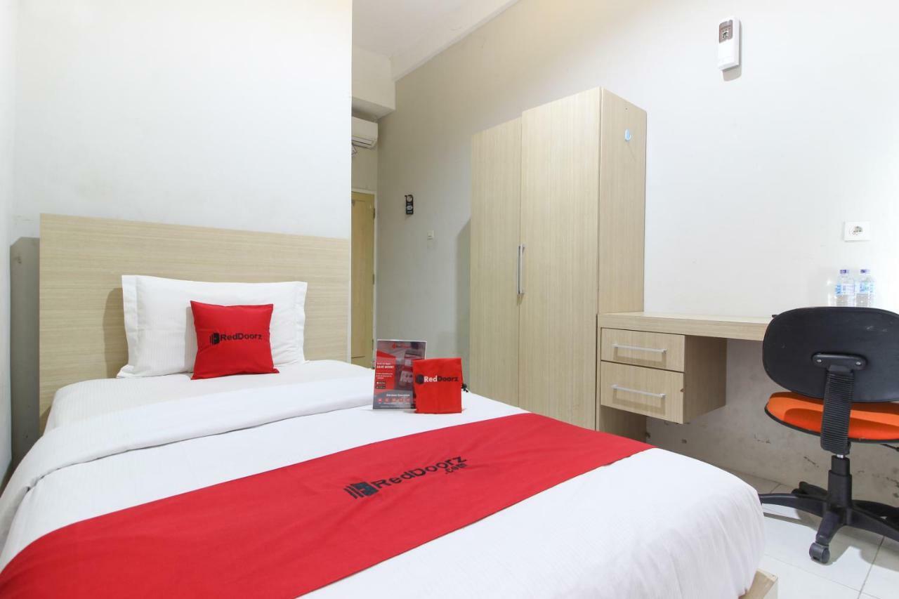 Reddoorz Plus Near Upn Jogjakarta 2 Maguwo Екстериор снимка