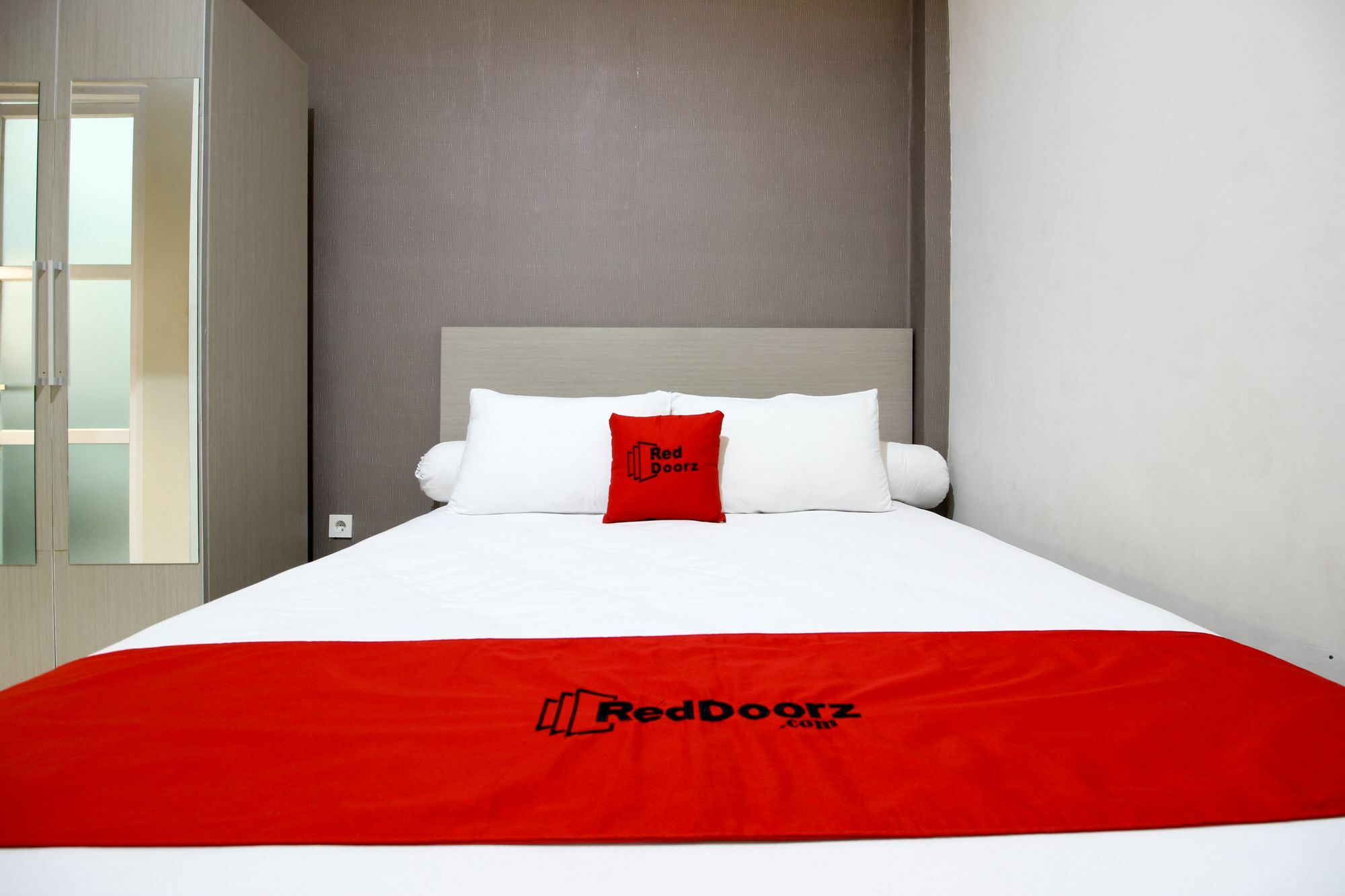 Reddoorz Plus Near Upn Jogjakarta 2 Maguwo Екстериор снимка