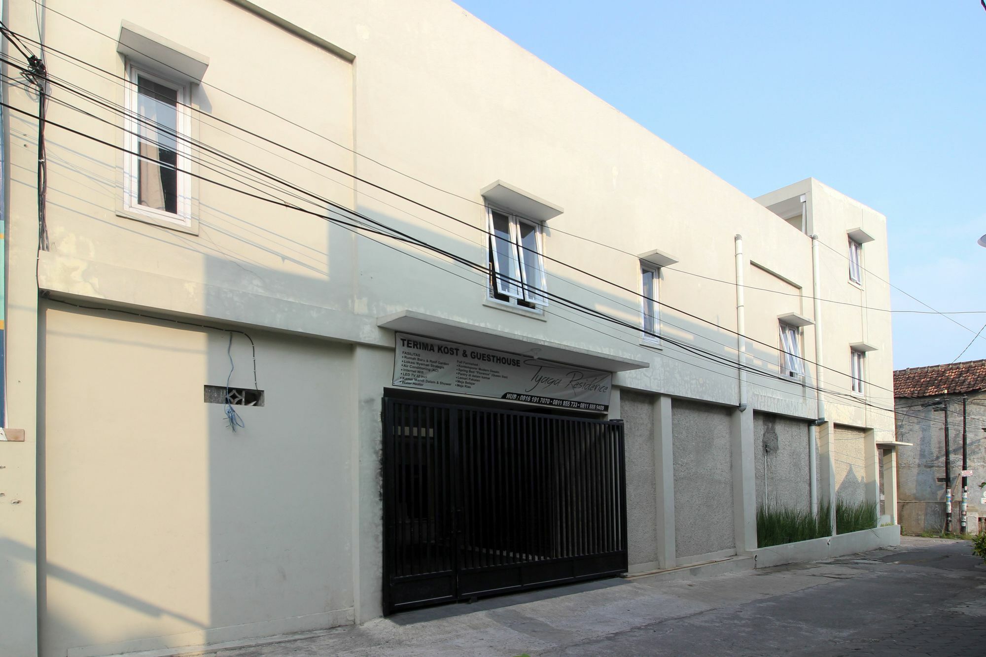 Reddoorz Plus Near Upn Jogjakarta 2 Maguwo Екстериор снимка